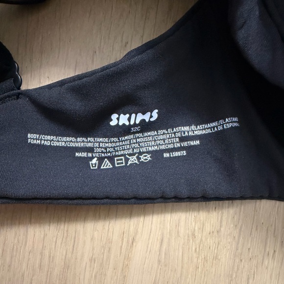 NEW SKIMS Fits Everybody T-Shirt Bra- Onyx (size 32C) - Picture 4 of 4